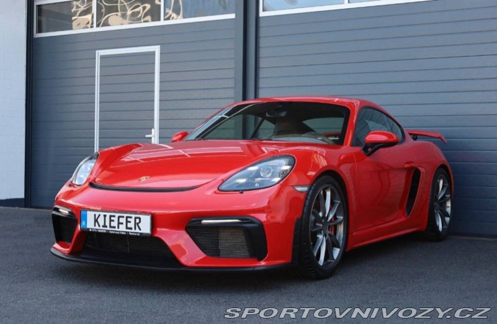 Porsche 718 Cayman GT4 2021