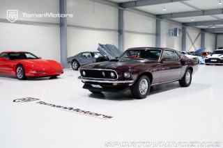Ford Mustang MACH1, Manual, V ČR