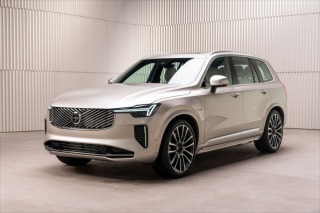 Volvo XC90 2,0 T8 PLUS DARK