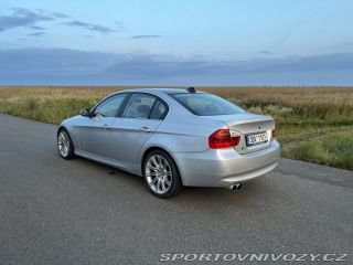 BMW 3 E90 330i 2007